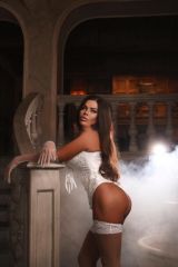 Миниатюра Индивидуалка Арина Зеленая роща Фотография 